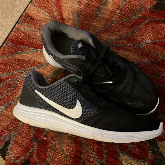 Women’s Nike Running Sneaker - Picture 2 of 5